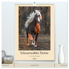 Schwarzwälder Füchse von Julia Hahn Photography (hochwertiger Premium Wandkalender 2024 DIN A2 hoch), Kunstdruck in Hochglanz - Hahn, Julia