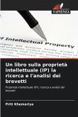 Un libro sulla proprietà intellettuale (IP) la ricerca e l'analisi dei brevetti