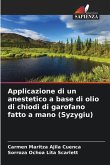 Applicazione di un anestetico a base di olio di chiodi di garofano fatto a mano (Syzygiu)