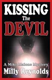 Kissing The Devil (The Mike Malone Mysteries, #4) (eBook, ePUB) Kissing The Devil (The Mike Malone Mysteries, #4) (eBook, ePUB)
