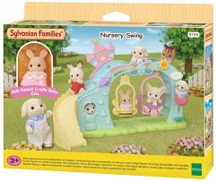 Sylvanian Families 5745 - Nursery Swing, Erlebniskindergarten Schaukel mit Baby-Creme-Kaninchen, Puppen-Spielset