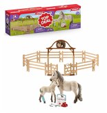 Schleich 72242 - Horse Club, 2-in-1 Hannahs Erste Hilfe-Set mit Pferde + Pferdekoppel mit Einganstor, Pferde-Spielset