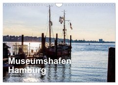 Museumshafen Hamburg - die Perspektive (Wandkalender 2025 DIN A4 quer), CALVENDO Monatskalender