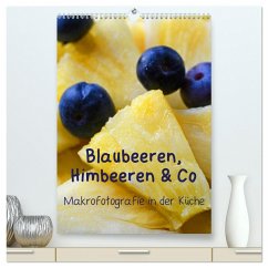 Blaubeeren, Himbeeren & Co - Makrofotografie in der Küche (hochwertiger Premium Wandkalender 2025 DIN A2 hoch), Kunstdruck in Hochglanz
