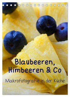 Blaubeeren, Himbeeren & Co - Makrofotografie in der Küche (Tischkalender 2025 DIN A5 hoch), CALVENDO Monatskalender