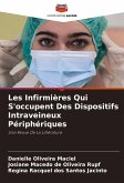 Les Infirmières Qui S'occupent Des Dispositifs Intraveineux Périphériques