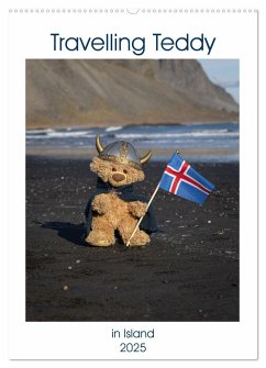 Travelling Teddy in Island (Wandkalender 2025 DIN A2 hoch), CALVENDO Monatskalender - Calvendo;Kneidinger, Christian