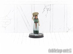 Townsfolk Miniatures - Maid With Basket