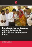 Funcionários no terreno de instituições de microfinanciamento na Índia