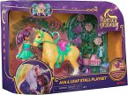 UCA Small Doll Ava & Leaf Stall Spielset