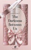 The Darkness Between Us   Mit wunderschönem Farbschnitt