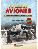 Al pie de los aviones.: El personal de tierra de las escuadrillas azules.