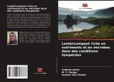 Lombricompost riche en nutriments et en microbes dans des conditions tempérées Lombricompost riche en nutriments et en microbes dans des conditions tempérées