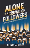 Alone in a Crowd of Followers (eBook, ePUB)
