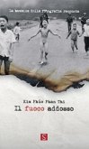 Il fuoco addosso. La bambina della fotografia racconta. Ediz. italiana, inglese e francese