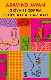 Giovane coppia si diverte all'aperto Giovane coppia si diverte all'aperto