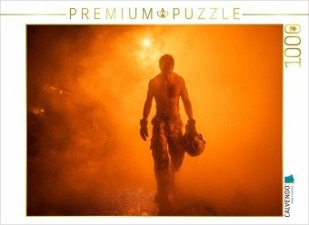 CALVENDO Puzzle Feuriger und sexy Feuerwehrmann mit Muskeln im Einsatz   1000 Teile Lege-Größe 64x48cm Foto-Puzzle für g CALVENDO Puzzle Feuriger und sexy Feuerwehrmann mit Muskeln im Einsatz   1000 Teile Lege-Größe 64x48cm Foto-Puzzle für g