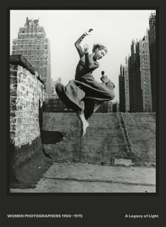 Cover Women Photographers 1900 - 1975