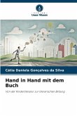 Hand in Hand mit dem Buch Hand in Hand mit dem Buch