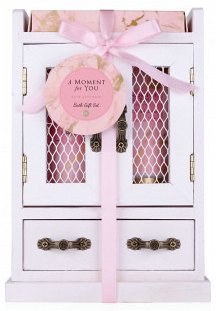 Cover Geschenkset A MOMENT FOR YOU in Holzschrank