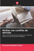 Mulher em conflito de decisão