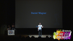 Daniel Wagner betritt als zweiter Finalist die "Gib uns dein Wort"-Bühne