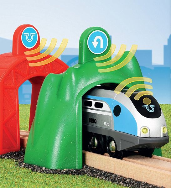 BRIO 33834 - Smart Tech Zug mit Actiontunnels, Eisenbahn, Lok mit