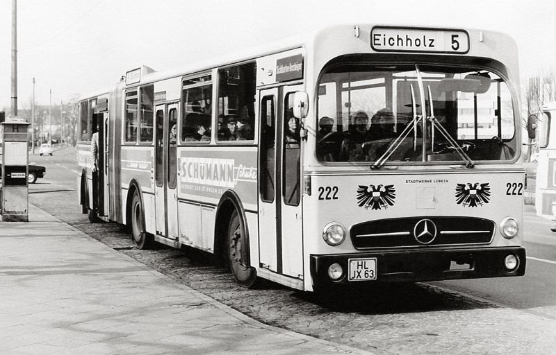 Jahrbuch 2022 Omnibusse Busse/Omnibus-Buch/Neoplan/Aero/Postbusse/W 500/Setra 